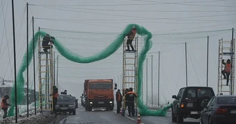 Hỏa lực kín đặc bầu trời, Ukraine "lợp mái" cho 1.000km huyết mạch hậu cần