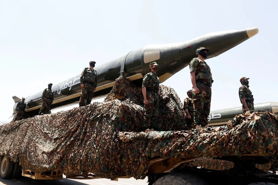 Houthi bắn tên lửa, tuyên bố cấm tàu Israel vào biển Đỏ
