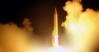 Iran bắn tên lửa siêu vượt âm đầu đạn 1 tấn vào loạt mục tiêu Mỹ - Israel
