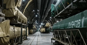 Iran công bố thước phim đầu tiên về nhà máy sản xuất tên lửa ngầm