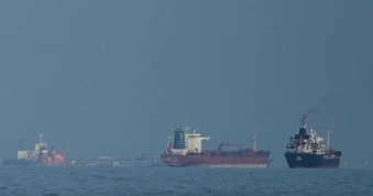 Iran đe dọa các cảng Trung Đông khi Mỹ bắt đầu phong tỏa eo biển Hormuz