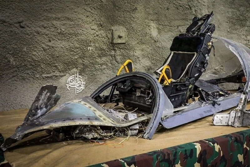 Iran lần đầu trưng bày xác tiêm kích Mỹ bị bắn rơi Iran lần đầu trưng bày xác tiêm kích Mỹ bị bắn rơi