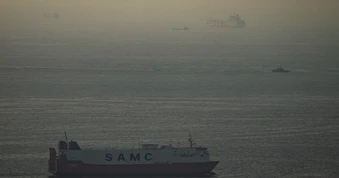 Iran lập “trạm thu phí” kiểm soát eo biển Hormuz?