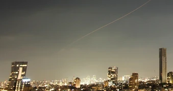 Iran nã tên lửa vào căn cứ chứa F-35 của Mỹ, mở rộng tấn công ở Jordan, Kuwait, Bahrain