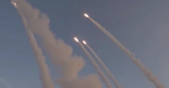Iran phóng loạt tên lửa thế hệ mới vào các mục tiêu Mỹ, Israel