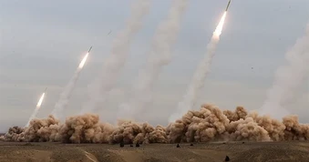 Iran "cho nổ kho đạn Mỹ" ở UAE, Israel tấn công Tehran