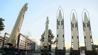 Iran tập kích loạt mục tiêu ở vùng Vịnh đáp trả Mỹ