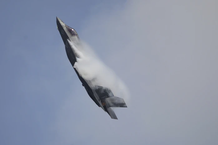 Iran tuyên bố bắn hạ F-35 Mỹ trên không phận; "máy bay mắt thần" phơi xác Iran tuyên bố bắn hạ F-35 Mỹ trên không phận; "máy bay mắt thần" phơi xác
