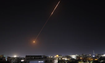 Iran tuyên bố đã phóng 4.300 tên lửa, UAV tập kích Mỹ - Israel