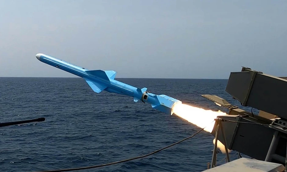 Iran tuyên bố đánh trúng loạt tàu dầu ở eo biển Hormuz Iran tuyên bố đánh trúng loạt tàu dầu ở eo biển Hormuz