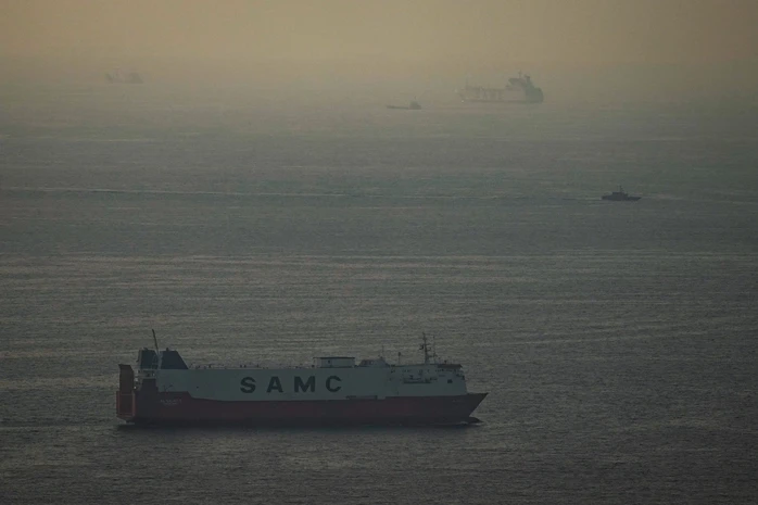 Iran tuyên bố "chính thức đóng eo biển Hormuz"