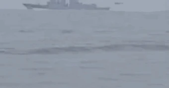 IRGC công bố video xuồng quân sự Iran theo dõi tàu chiến Mỹ