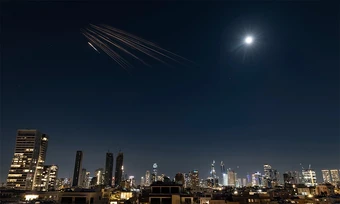 Israel cáo buộc Iran đã dùng hơn 100 tên lửa mang đầu đạn chùm