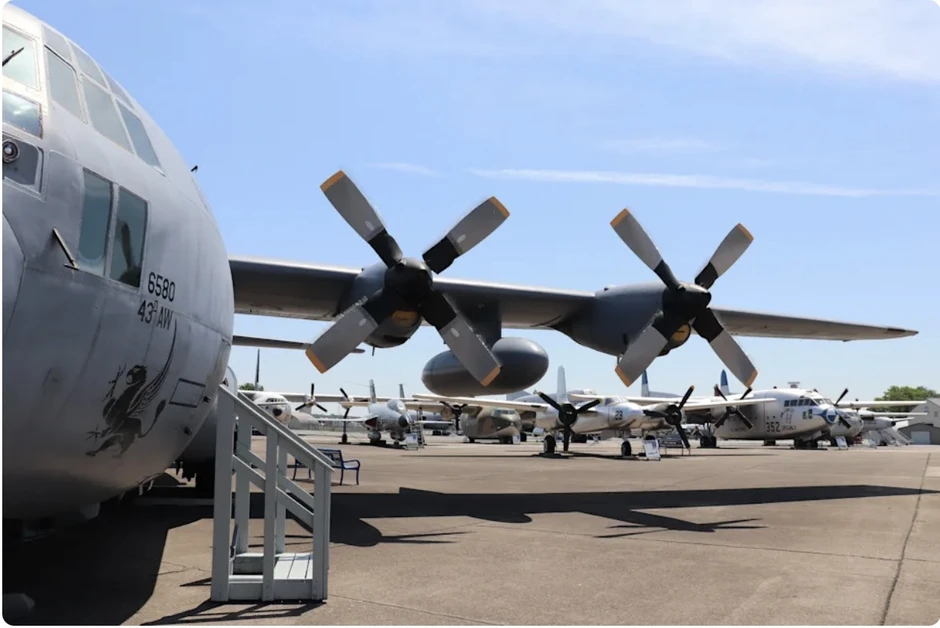 Khám phá 'gã khổng lồ' vận tải C-130 Hercules của quân đội Mỹ Khám phá 'gã khổng lồ' vận tải C-130 Hercules của quân đội Mỹ