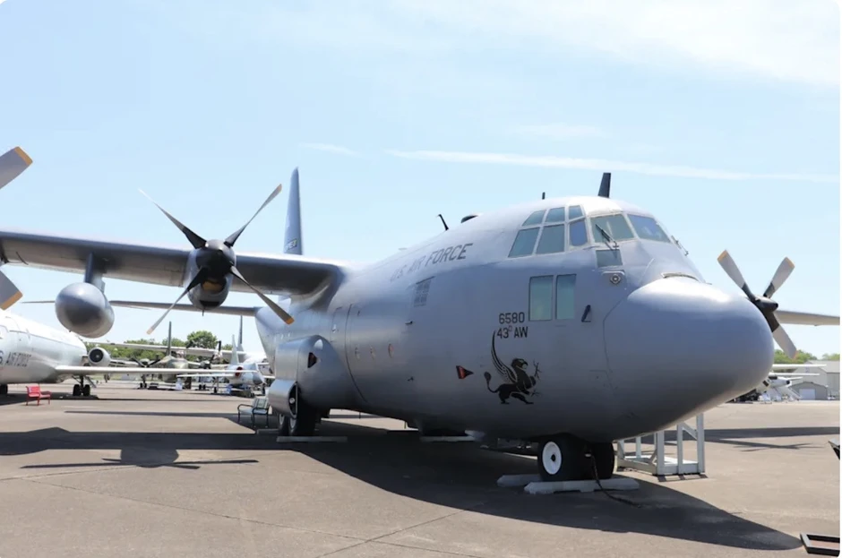 Khám phá 'gã khổng lồ' vận tải C-130 Hercules của quân đội Mỹ Khám phá 'gã khổng lồ' vận tải C-130 Hercules của quân đội Mỹ