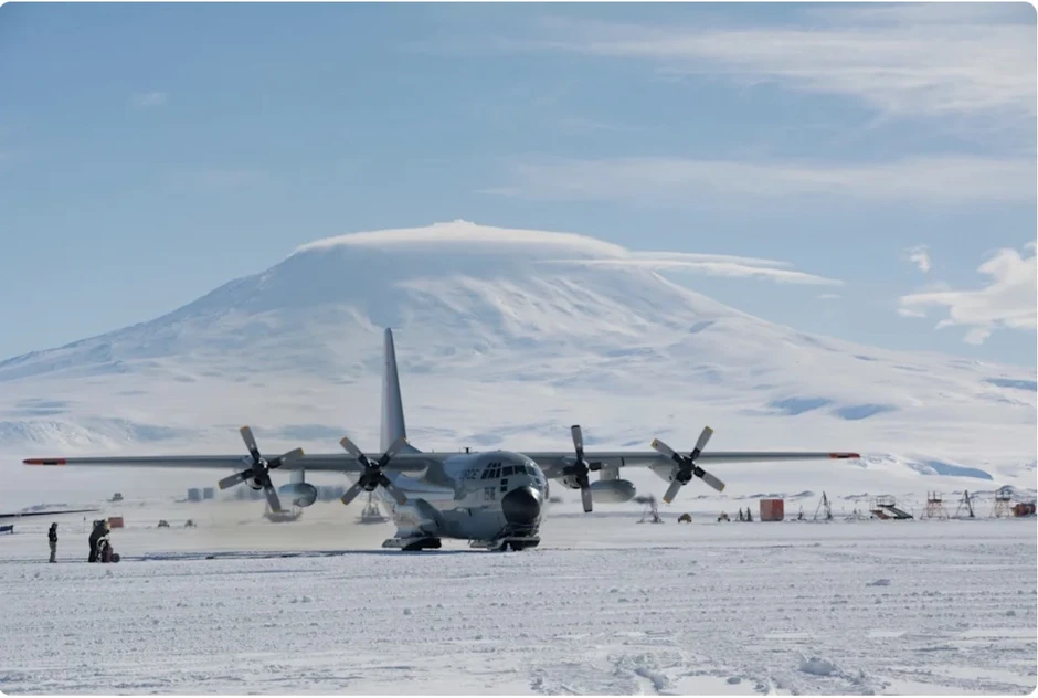 Khám phá 'gã khổng lồ' vận tải C-130 Hercules của quân đội Mỹ Khám phá 'gã khổng lồ' vận tải C-130 Hercules của quân đội Mỹ