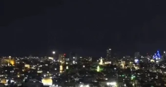Khoảnh khắc Israel phóng hàng chục tên lửa chặn "mưa hỏa lực" Iran