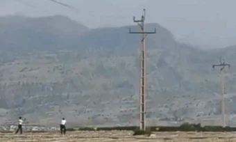 Khoảnh khắc trực thăng Mỹ bị nhắm bắn khi bay thấp ở Iran
