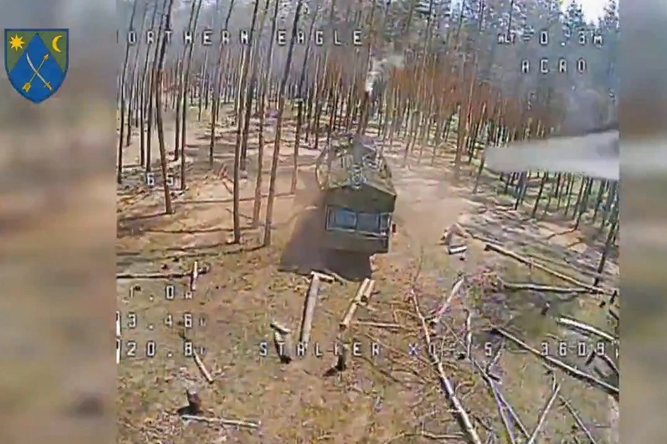 Khoảnh khắc UAV Ukraine săn đuổi và phá hủy pháo 2S43 của Nga Khoảnh khắc UAV Ukraine săn đuổi và phá hủy pháo 2S43 của Nga
