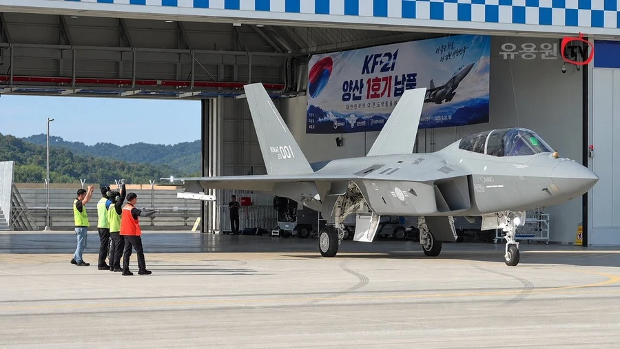 Không quân Hàn Quốc nhận tiêm kích KF-21 Boramae sản xuất hàng loạt đầu tiên Không quân Hàn Quốc nhận tiêm kích KF-21 Boramae sản xuất hàng loạt đầu tiên