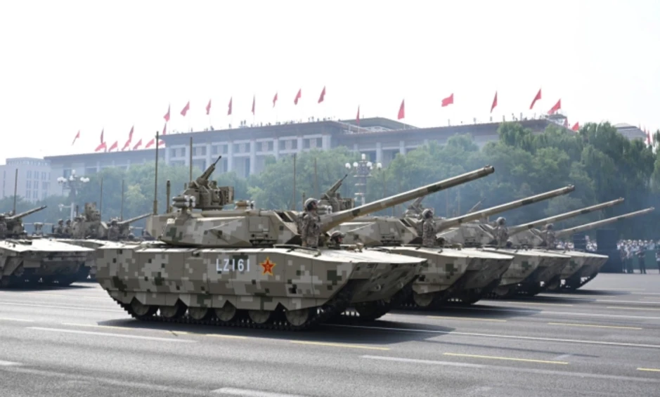 Lính Trung Quốc huấn luyện với xe tăng dùng động cơ hybrid Lính Trung Quốc huấn luyện với xe tăng dùng động cơ hybrid