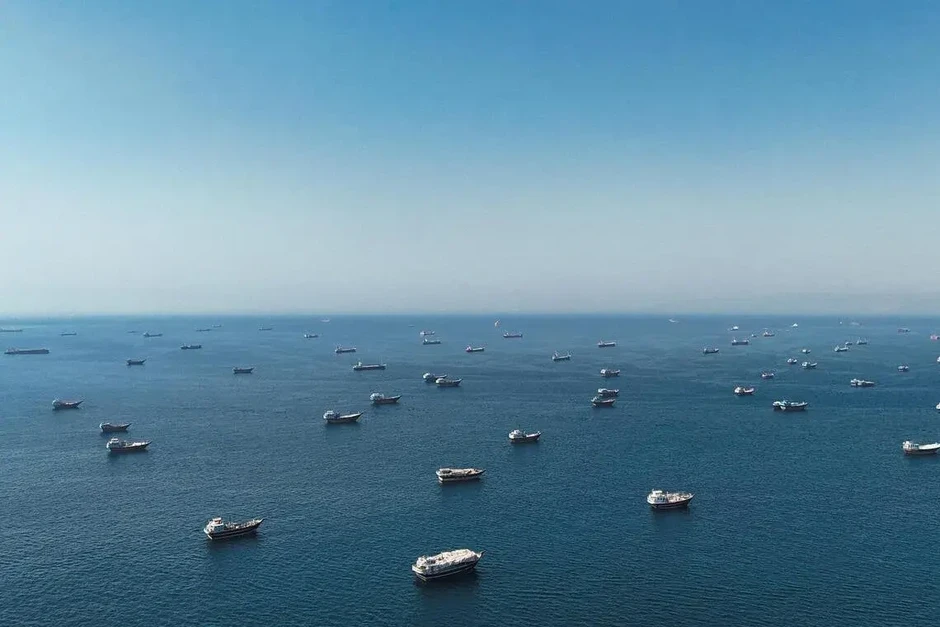 Loạt tàu chở 7 triệu thùng dầu Iran đi qua Hormuz bất chấp phong tỏa từ Mỹ Loạt tàu chở 7 triệu thùng dầu Iran đi qua Hormuz bất chấp phong tỏa từ Mỹ