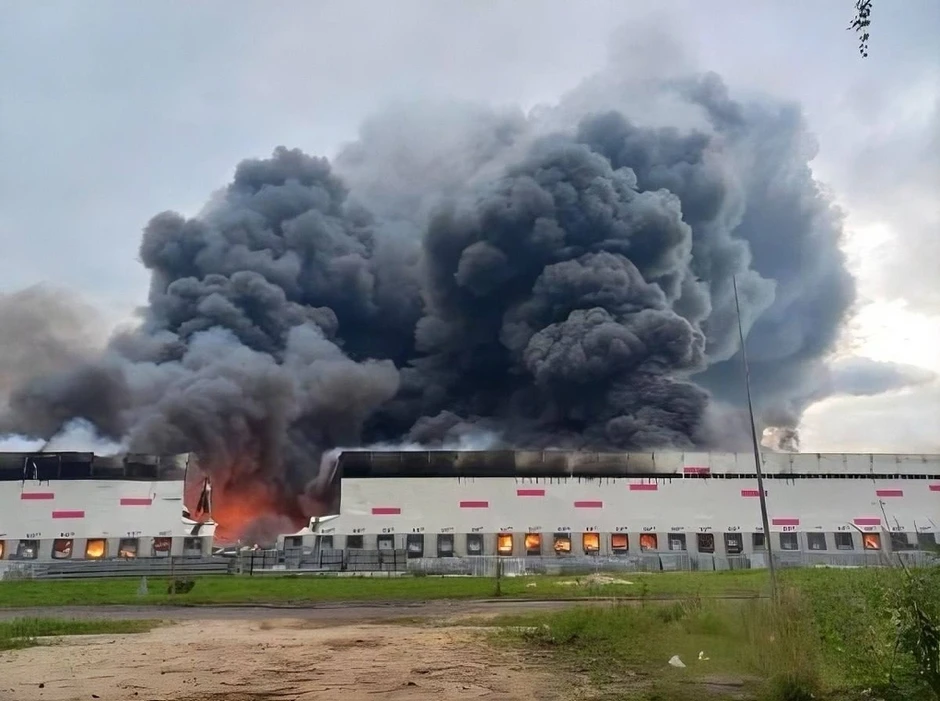 Lý do Ukraine liên tục tập kích kho hàng 'Amazon của Nga'