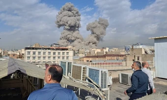 Mỹ - Israel tập kích Iran, Tehran phóng tên lửa đạn đạo trả đũa - Báo TinVina
