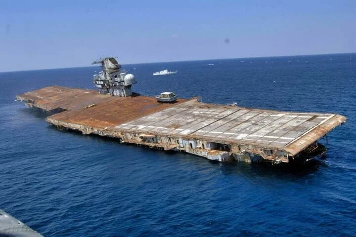 Mỹ mất ba năm và 20 triệu USD chỉ để đánh chìm 1 tàu sân bay