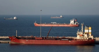 Mỹ nghi Iran bắt đầu rải thủy lôi ở eo biển Hormuz