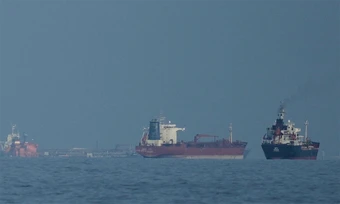 Mỹ nói 6 tàu quay đầu về cảng Iran vì lệnh phong tỏa Hormuz