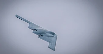 Mỹ tập kích 8.000 mục tiêu, ném loạt bom 2,2 tấn vào "pháo đài" vũ khí Iran