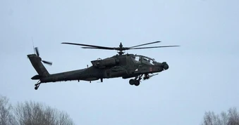 Mỹ: UAV Iran lao vào giữa trực thăng Apache, 2 phi công sống sót thần kỳ