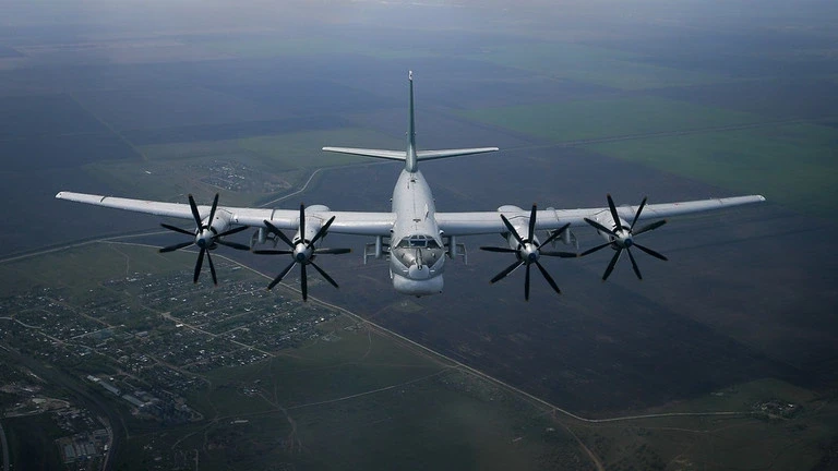 Máy bay ném bom Tu-95 Nga bị rơi, 6 thành viên phi hành đoàn thiệt mạng Máy bay ném bom Tu-95 Nga bị rơi, 6 thành viên phi hành đoàn thiệt mạng