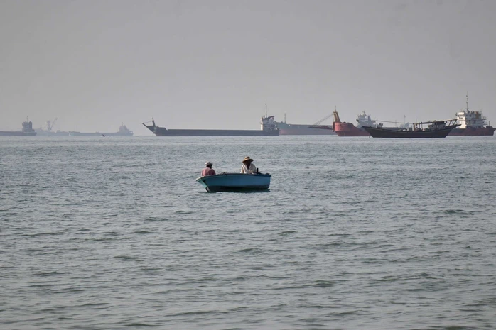 Một tàu Ấn Độ chìm sau vụ tấn công gần Hormuz Một tàu Ấn Độ chìm sau vụ tấn công gần Hormuz