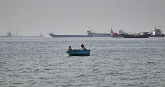 Một tàu Ấn Độ chìm sau vụ tấn công gần Hormuz