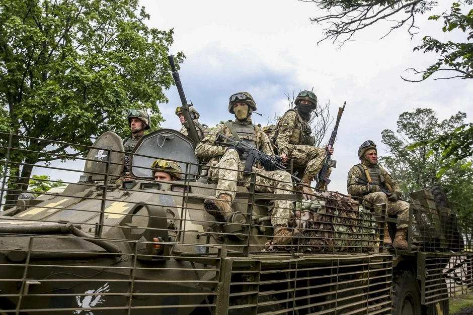 Nga dồn dập khép gọng kìm ở Donetsk, Ukraine bí mật phản công? Nga dồn dập khép gọng kìm ở Donetsk, Ukraine bí mật phản công?