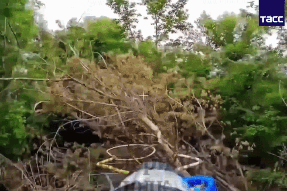 Nga phóng FPV cảm tử thiêu cháy xe tăng Leopard của Ukraine Nga phóng FPV cảm tử thiêu cháy xe tăng Leopard của Ukraine