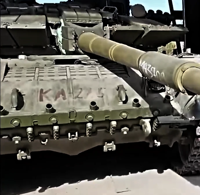 Nga tìm ra phương pháp đặc biệt để sản xuất lượng lớn xe tăng T-80UE-1
