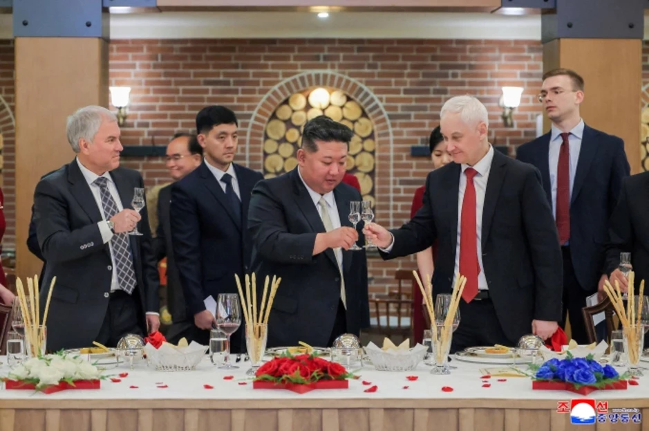Nga trao huân chương cho binh sĩ Triều Tiên tham chiến ở Kursk Nga trao huân chương cho binh sĩ Triều Tiên tham chiến ở Kursk