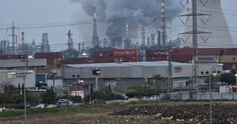 Nhà máy lọc dầu Israel và hàng chục mục tiêu của hải quân Iran cùng trúng đòn