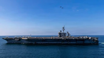 Nhiều thủy thủ Mỹ từng 'cố nhảy khỏi tàu sân bay' gần Iran