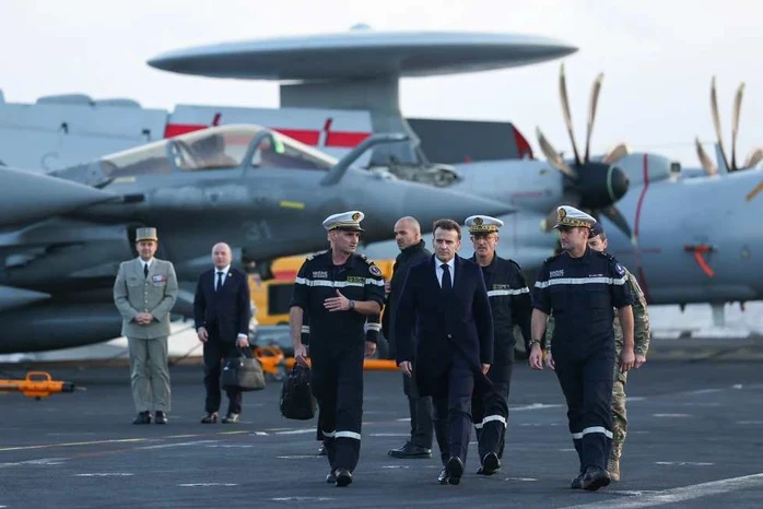 Nhóm tác chiến tàu sân bay Pháp Charles de Gaulle tiến đến eo biển Hormuz Nhóm tác chiến tàu sân bay Pháp Charles de Gaulle tiến đến eo biển Hormuz