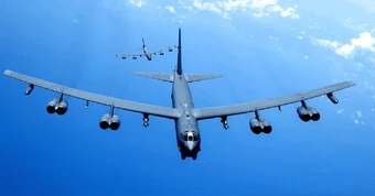 Oanh tạc cơ B-52 tấn công cực mạnh nhờ tên lửa chống hạm tàng hình LRASM