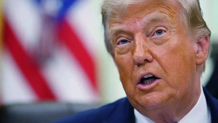 Ông Donald Trump nói "muốn chiếm" đảo Kharg, Iran tuyên bố "chính Mỹ mới phải đầu hàng" Ông Donald Trump nói "muốn chiếm" đảo Kharg, Iran tuyên bố "chính Mỹ mới phải đầu hàng"