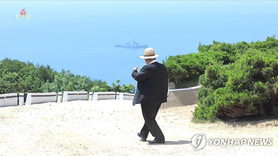 Ông Kim Jong Un giám sát thử tên lửa trên tàu chiến mới của Triều Tiên Ông Kim Jong Un giám sát thử tên lửa trên tàu chiến mới của Triều Tiên