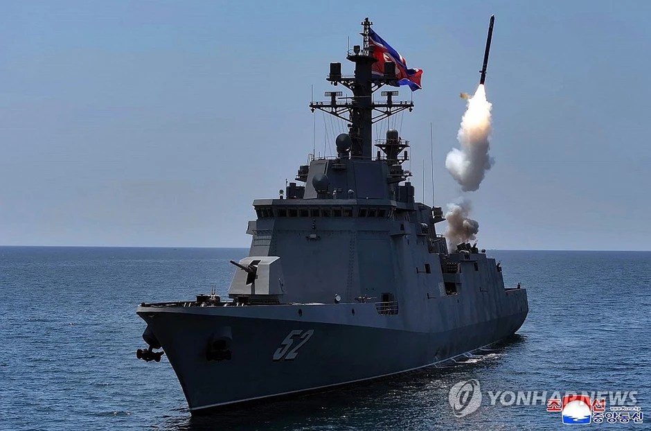 Ông Kim Jong Un giám sát thử tên lửa trên tàu chiến mới của Triều Tiên Ông Kim Jong Un giám sát thử tên lửa trên tàu chiến mới của Triều Tiên