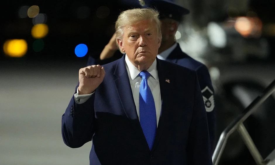 Ông Trump: 'Mỹ có lượng đạn dược khổng lồ' Ông Trump: 'Mỹ có lượng đạn dược khổng lồ'