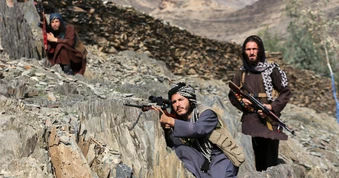 Pakistan và Afghanistan đấu súng dữ dội ở biên giới, hơn 115.000 người sơ tán