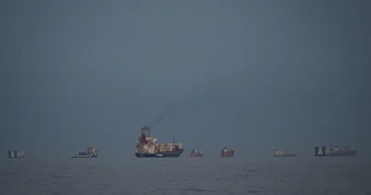 Pháp và Anh thúc đẩy khai thông eo biển Hormuz, bao gồm giải pháp quân sự